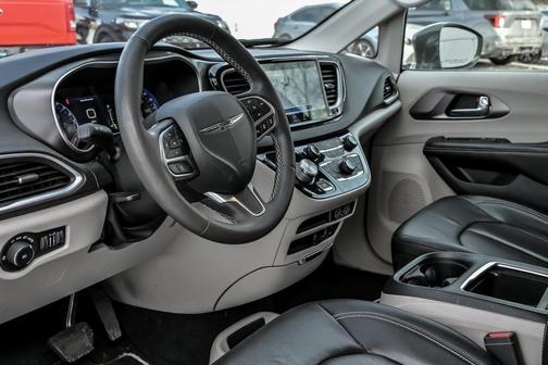 2022 Chrysler Pacifica Touring-L