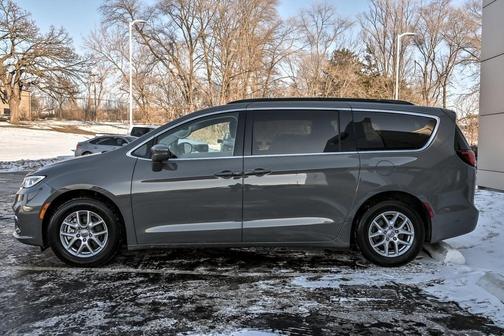2022 Chrysler Pacifica Touring-L