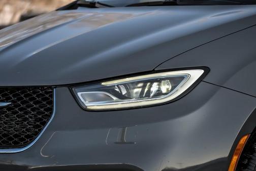 2022 Chrysler Pacifica Touring-L