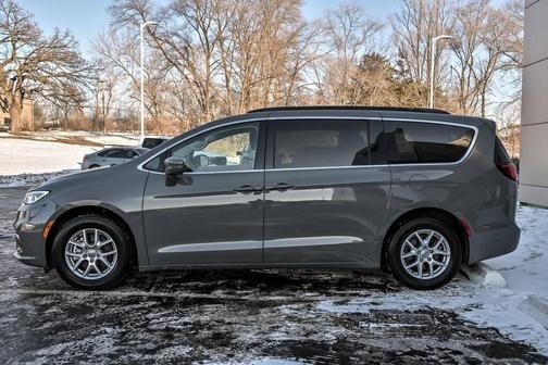 2022 Chrysler Pacifica Touring-L