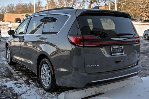 2022 Chrysler Pacifica Touring-L