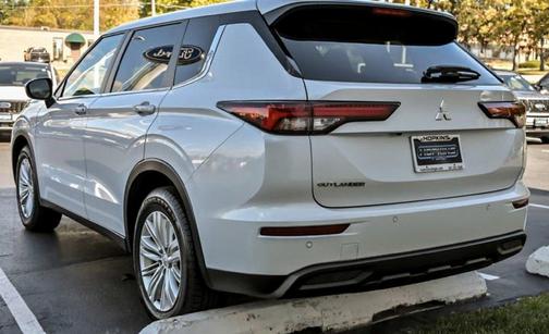 2022 Mitsubishi Outlander ES