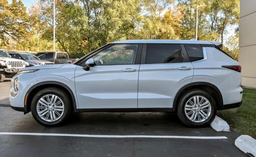 2022 Mitsubishi Outlander ES