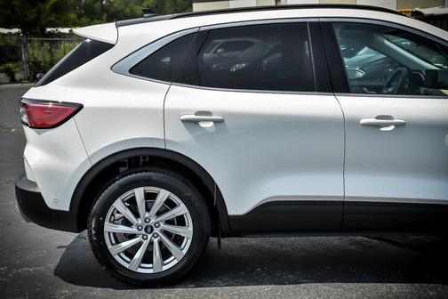 2022 Ford Escape Titanium Hybrid