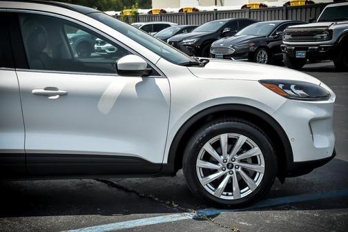 2022 Ford Escape Titanium Hybrid