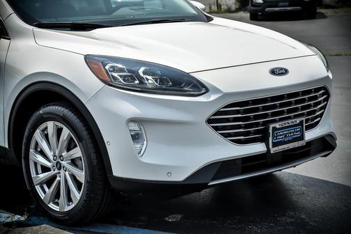 2022 Ford Escape Titanium Hybrid