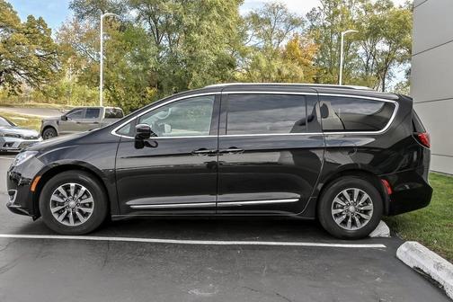2020 Chrysler Pacifica Touring-L Plus