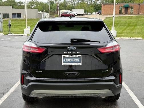 Agate Black Metallic 2024 Ford Edge SEL