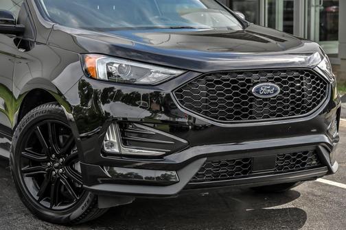 Agate Black Metallic 2023 Ford Edge ST Line