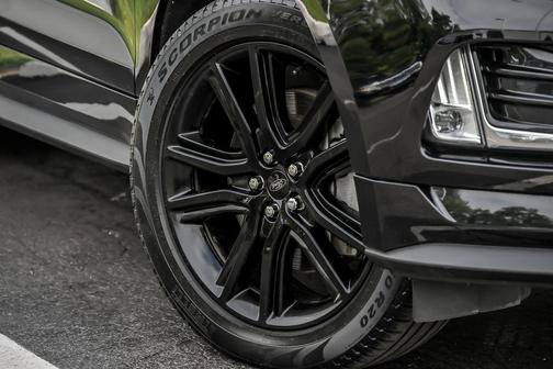 Agate Black Metallic 2023 Ford Edge ST Line