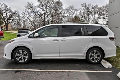 2019 Toyota Sienna SE
