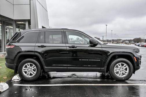 2022 Jeep Grand Cherokee Laredo