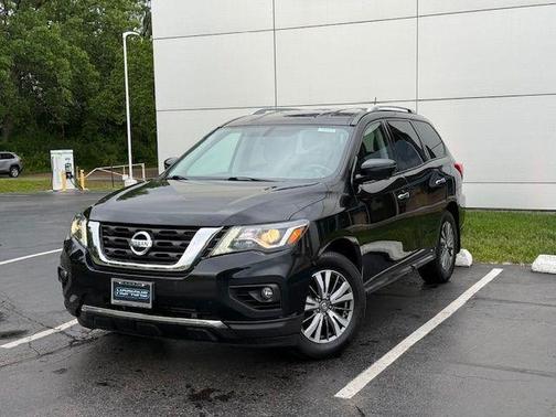 Magnetic Black 2018 Nissan Pathfinder SL