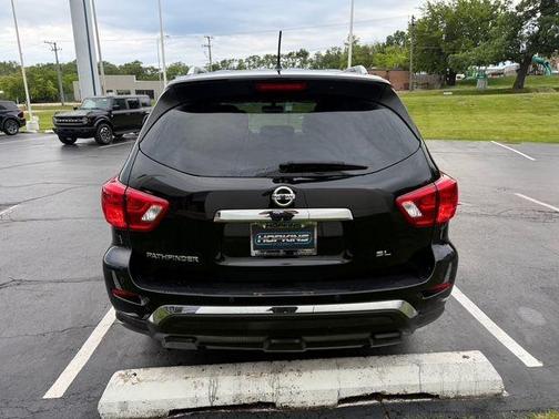 Magnetic Black 2018 Nissan Pathfinder SL