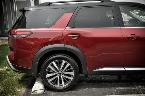 2022 Nissan Pathfinder Platinum