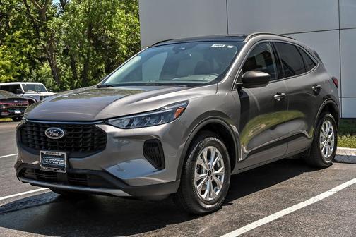 Carbonized Gray Metallic 2023 Ford Escape Active