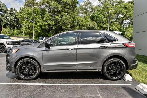 Gray Metallic 2023 Ford Edge ST