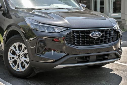 Agate Black Metallic 2023 Ford Escape Active