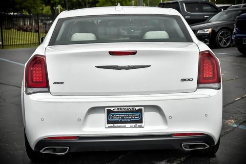 2022 Chrysler 300 Touring L