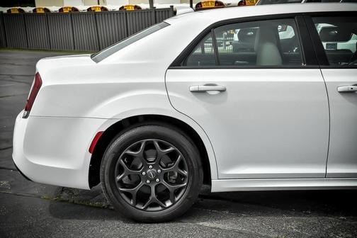2022 Chrysler 300 Touring L