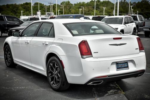 2022 Chrysler 300 Touring L