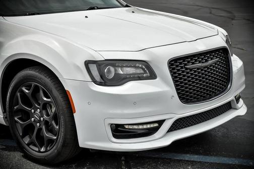 2022 Chrysler 300 Touring L