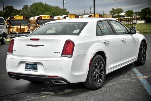 2022 Chrysler 300 Touring L