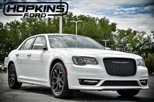 2022 Chrysler 300 Touring L