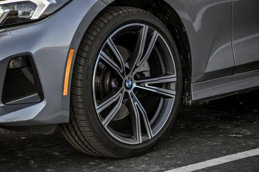 2023 BMW 330 i xDrive