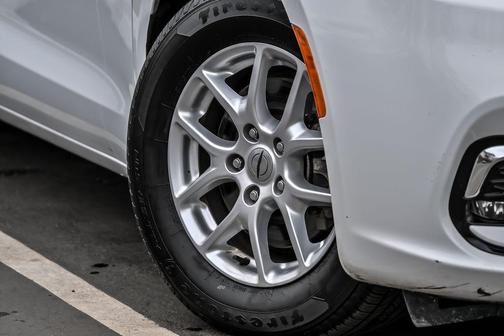 Bright White Clearcoat 2023 Chrysler Pacifica Touring-L