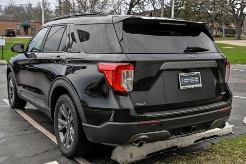 Agate Black Metallic 2022 Ford Explorer XLT