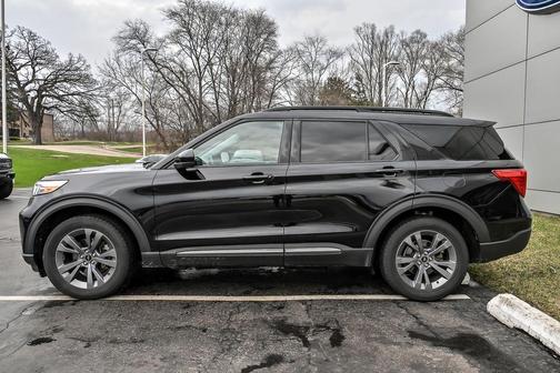 Agate Black Metallic 2022 Ford Explorer XLT