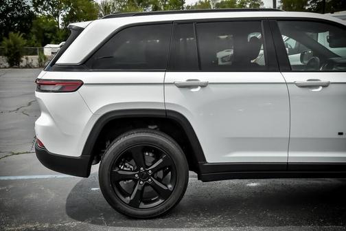2022 Jeep Grand Cherokee Altitude