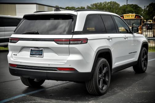 2022 Jeep Grand Cherokee Altitude