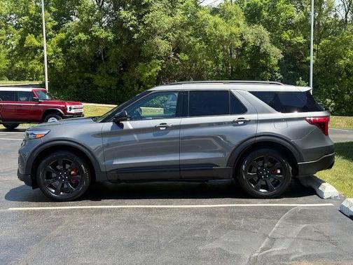 Gray Metallic 2023 Ford Explorer ST