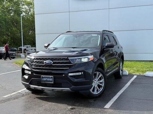 Agate Black Metallic 2023 Ford Explorer XLT