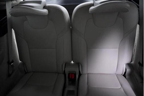 2016 Volvo XC90 T6 Momentum