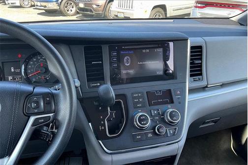 2016 Toyota Sienna LE