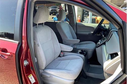 2016 Toyota Sienna LE