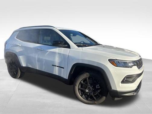 Bright White Clearcoat 2026 Jeep Compass Latitude