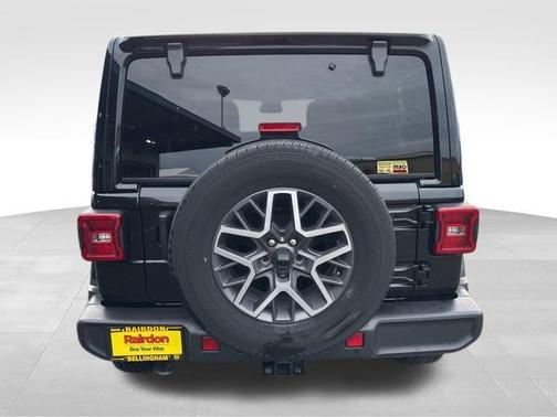 2024 Jeep Wrangler 4-Door Sahara 4x4