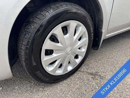 Brilliant Silver Metallic 2019 Nissan Versa 1.6 S+