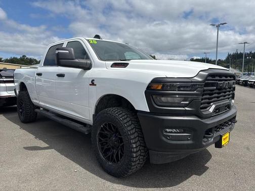 2025 RAM 2500 Tradesman Crew Cab 4x4 6'4' Box