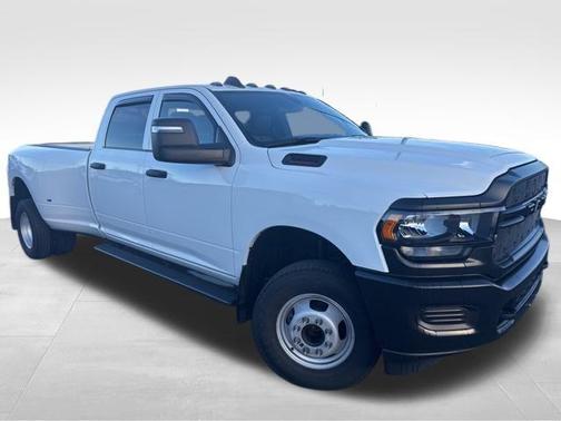 2024 RAM 3500 Tradesman Crew Cab 4x4 8' Box