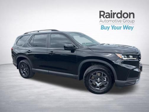 Crystal Black Pearl 2025 Honda Pilot TrailSport
