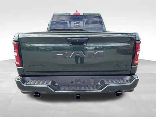 Serrano Green Metallic 2026 RAM 1500 Big Horn/Lone Star