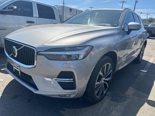2022 Volvo XC60 B5 Momentum