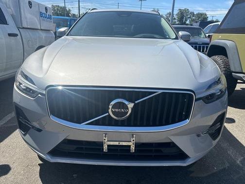 2022 Volvo XC60 B5 Momentum