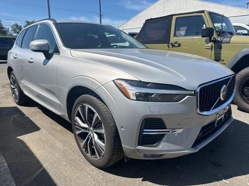 2022 Volvo XC60 B5 Momentum