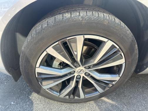2022 Volvo XC60 B5 Momentum